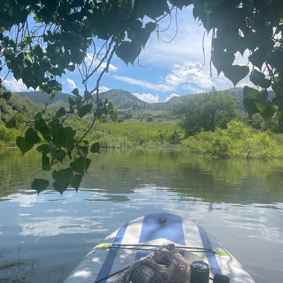 Welcome! Meet your Posher, Emma! Follow @Emmhiggi & @ruralroadmap on IG! 🥰 - Picture 3 of 5